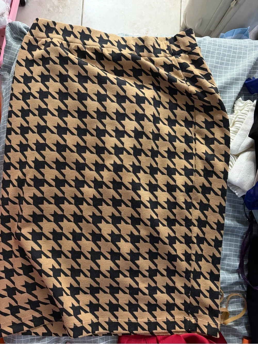 Classic Houndstooth Pencil Skirt in Tan and Black